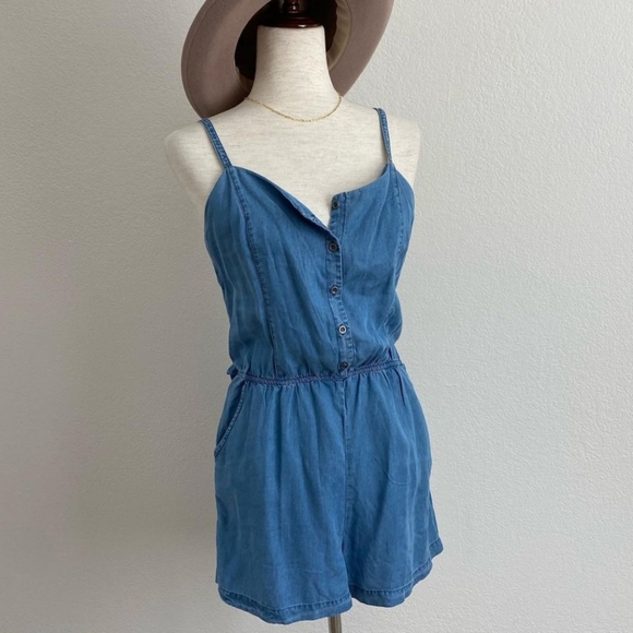 Boutique chambray romper - Picture 1 of 3